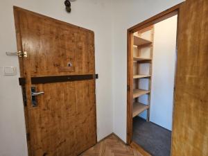 Pronájem bytu 2+kk, Praha - Nusle, Kloboučnická, 35 m2