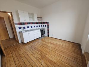 Pronájem bytu 2+kk, Praha - Nusle, Kloboučnická, 35 m2