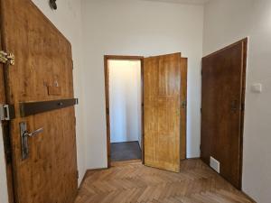Pronájem bytu 2+kk, Praha - Nusle, Kloboučnická, 35 m2