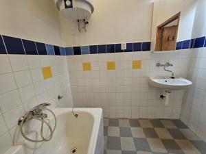 Pronájem bytu 2+kk, Praha - Nusle, Kloboučnická, 35 m2