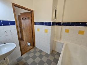Pronájem bytu 2+kk, Praha - Nusle, Kloboučnická, 35 m2