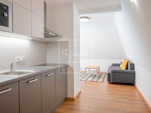 Pronájem bytu 1+kk, Praha - Holešovice, Tusarova, 42 m2