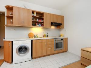 Prodej bytu 1+kk, Praha - Lysolaje, Sídlištní, 29 m2