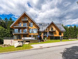 Prodej obchodního prostoru, Harrachov, 108 m2