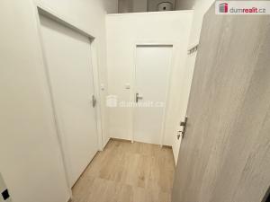 Pronájem bytu 1+kk, Praha - Smíchov, Na Valentince, 48 m2