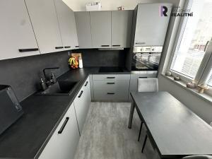 Prodej bytu 3+1, Karlovy Vary - Stará Role, Hlávkova, 71 m2