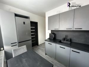 Prodej bytu 3+1, Karlovy Vary - Stará Role, Hlávkova, 71 m2