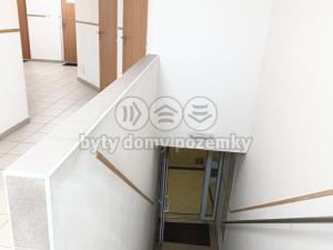 Pronájem obchodního prostoru, Tišnov, nám. Komenského, 40 m2