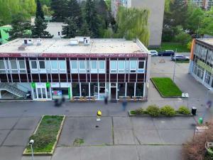 Pronájem obchodního prostoru, Praha - Prosek, Veltruská, 160 m2