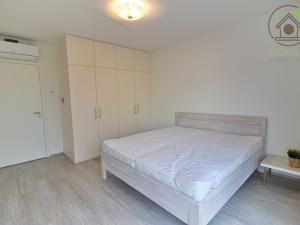 Pronájem bytu 2+kk, Praha - Libeň, Kotlaska, 62 m2