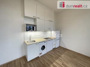 Pronájem bytu 1+kk, Praha - Smíchov, Radlická, 32 m2