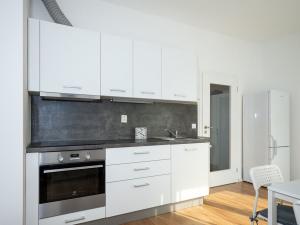 Pronájem bytu 1+kk, Praha - Hlubočepy, Silurská, 42 m2