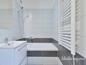 Pronájem bytu 2+kk, Brno - Židenice, Bořetická, 40 m2