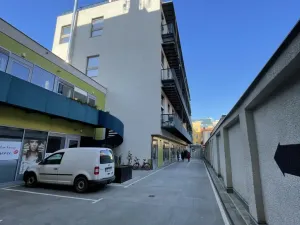 Pronájem kanceláře, Praha - Karlín, Křižíkova, 72 m2