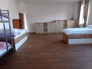 Prodej komerční nemovitosti, Drnholec, Polní, 830 m2