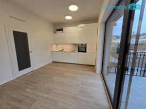 Pronájem bytu 1+kk, Praha - Smíchov, U Lihovaru, 34 m2