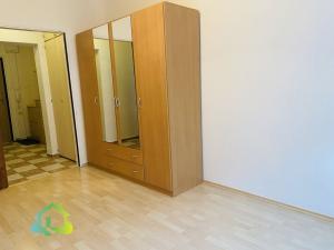 Pronájem bytu 2+kk, Praha - Kamýk, Machuldova, 42 m2