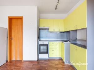 Pronájem bytu 2+kk, Praha - Podolí, Pujmanové, 39 m2