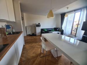 Pronájem bytu 1+kk, Praha - Holešovice, Dobrovského, 37 m2