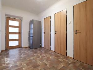 Pronájem bytu 2+1, Praha - Dubeč, náměstí U lípy svobody, 71 m2