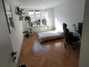 Pronájem bytu 2+kk, Praha - Holešovice, Ortenovo náměstí, 58 m2