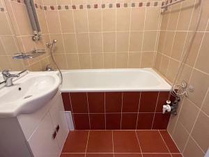 Pronájem bytu 2+kk, Praha - Nusle, Kloboučnická, 53 m2