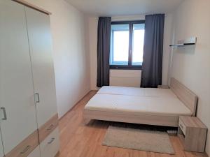 Pronájem bytu 2+kk, Praha - Smíchov, Radlická, 72 m2