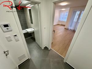 Pronájem bytu 1+kk, Praha - Holešovice, U Pergamenky, 40 m2