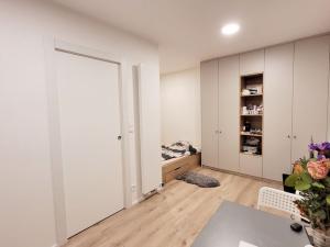 Pronájem bytu 1+kk, Praha - Strašnice, Strančická, 31 m2