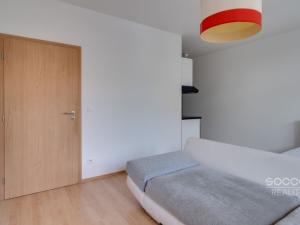 Pronájem bytu 1+kk, Praha - Kyje, Sicherova, 32 m2