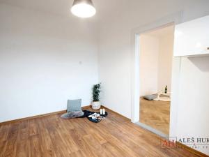 Pronájem bytu 2+kk, Praha - Vršovice, Karpatská, 44 m2