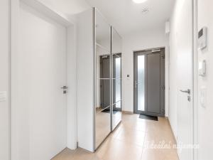 Pronájem bytu 2+kk, Praha - Smíchov, Akáciová, 53 m2