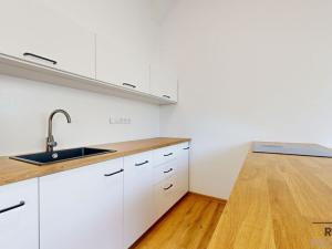 Pronájem bytu 2+kk, Třebíč - Vnitřní Město, Karlovo nám., 116 m2