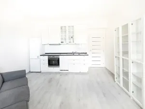 Pronájem bytu 2+kk, Praha - Michle, U plynárny, 3488 m2