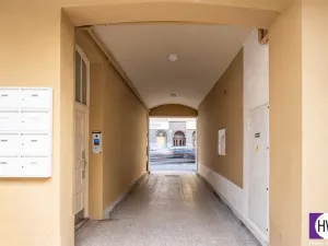 Prodej garážového stání, Praha - Žižkov, Husitská, 13 m2