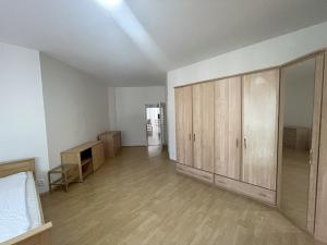 Pronájem bytu 4+1, Praha - Veleslavín, Křenova, 150 m2