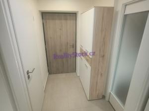 Pronájem bytu 2+kk, Praha - Hloubětín, Na obrátce, 31 m2