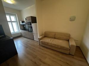 Pronájem bytu 2+kk, Praha - Vinohrady, Rumunská, 41 m2