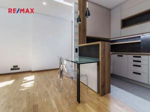 Pronájem bytu 2+kk, Praha - Žižkov, Žerotínova, 42 m2