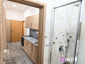 Pronájem bytu 2+1, Praha - Nusle, náměstí Generála Kutlvašra, 54 m2