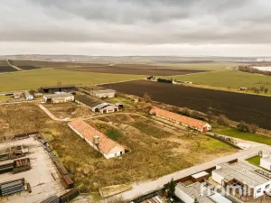 Prodej komerčního pozemku, Strachotín, 9422 m2