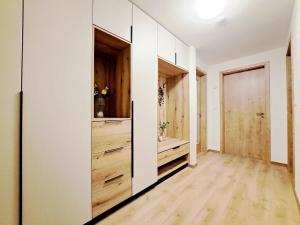 Prodej bytu 2+kk, Praha - Letňany, Malkovského, 52 m2