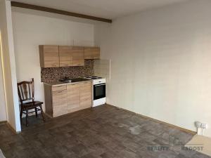 Prodej bytu 1+kk, Teplice, Pod školou, 31 m2