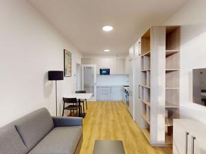 Pronájem bytu 2+kk, Praha - Vysočany, Odkolkova, 52 m2