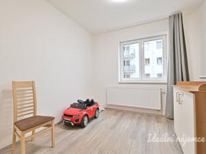 Pronájem bytu 3+kk, Brno - Žebětín, Listnatá, 68 m2