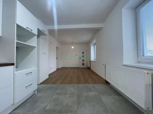 Prodej bytu 2+kk, Frenštát pod Radhoštěm, nám. Míru, 31 m2