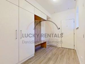 Pronájem bytu 2+kk, Praha - Smíchov, Pod Děvínem, 62 m2