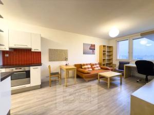 Pronájem bytu 2+kk, Praha - Bohnice, Zelenohorská, 42 m2