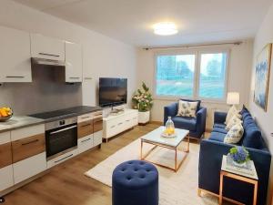 Pronájem bytu 2+kk, Praha - Hloubětín, Kardašovská, 47 m2