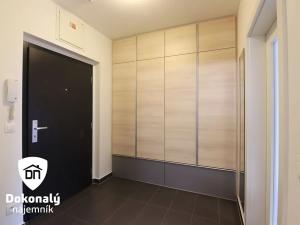 Pronájem bytu 1+kk, Praha - Letňany, Škrábkových, 34 m2